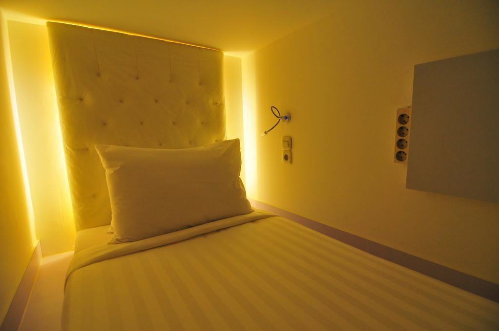 جاكرتا Capsule Hostel Old Batavia الغرفة الصورة